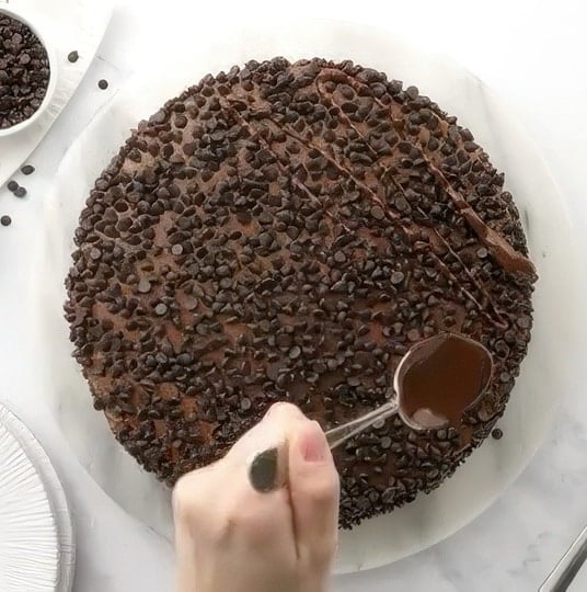 Drizzling chocolate on cake.