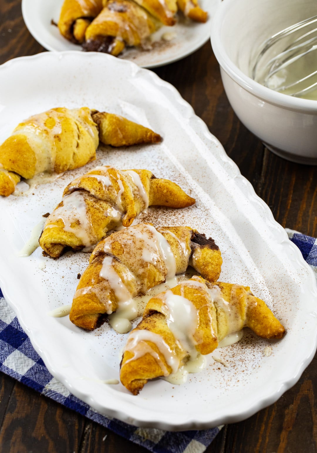 Cinnamon Roll Crescents on a serving tray.