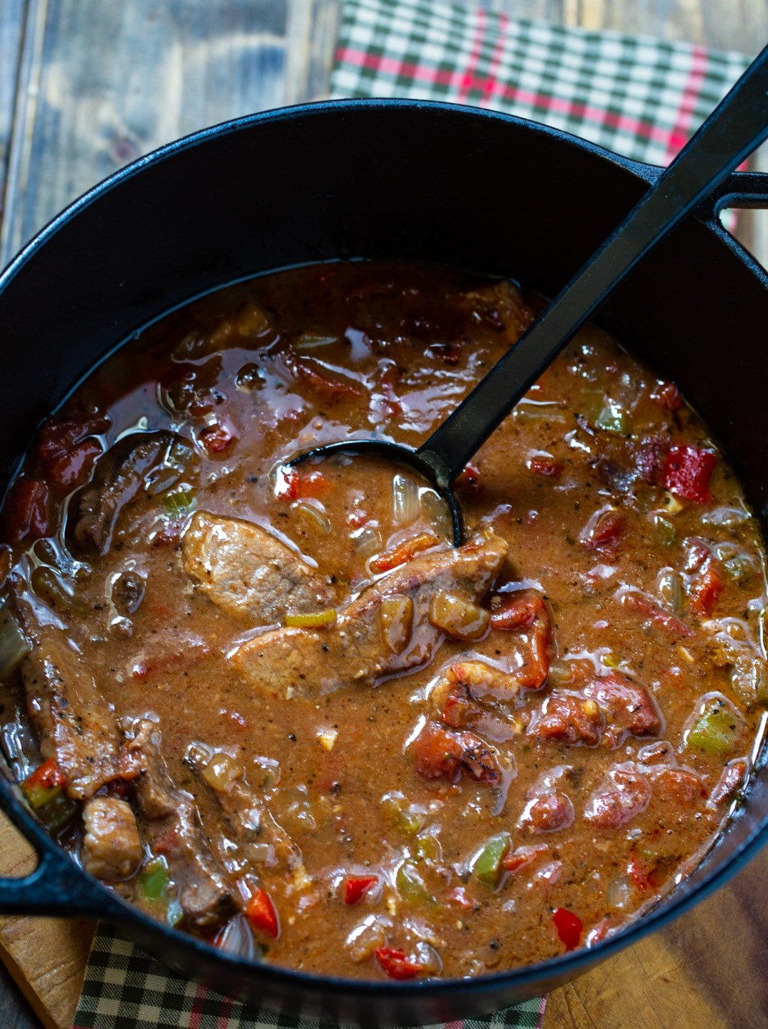 Grillades in a cast iron pot.