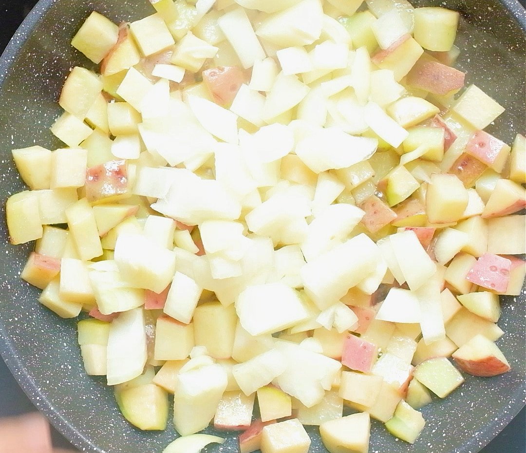 Onion added to pan.