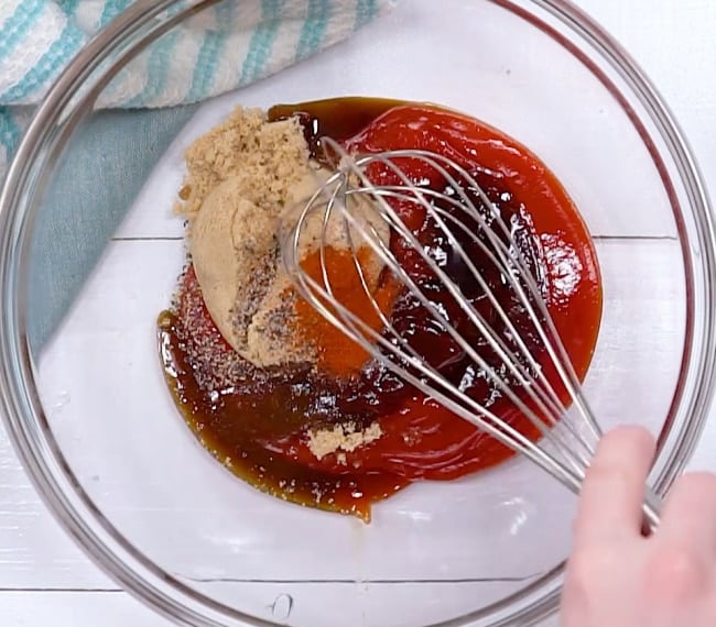 Mixing the ketchup mixture.