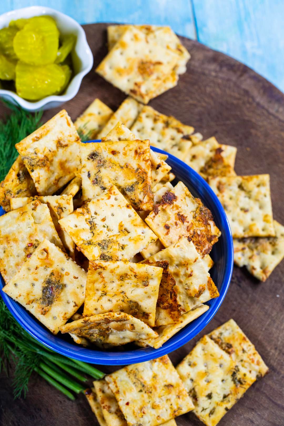 Dill Pickle Saltines in blue bowl.