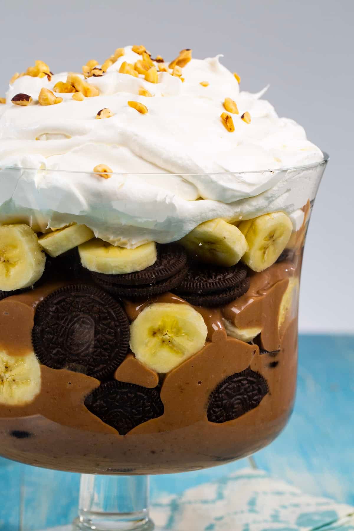 Banana Pudding with Nutella in trifle dish.