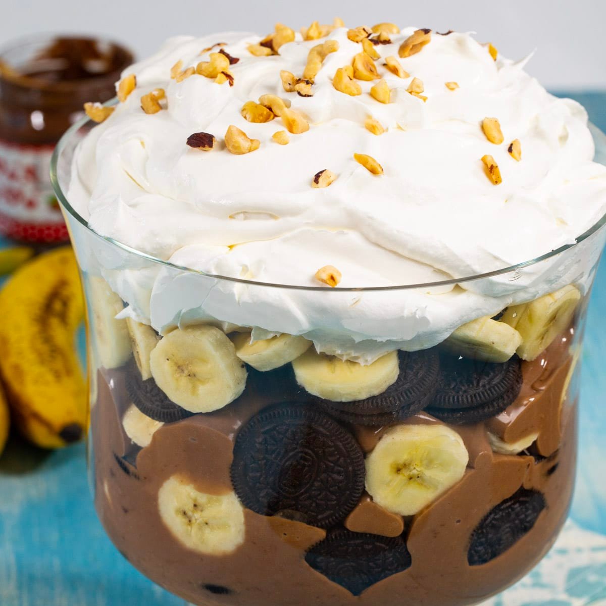 Nutella Banana Pudding in a trifle dish.