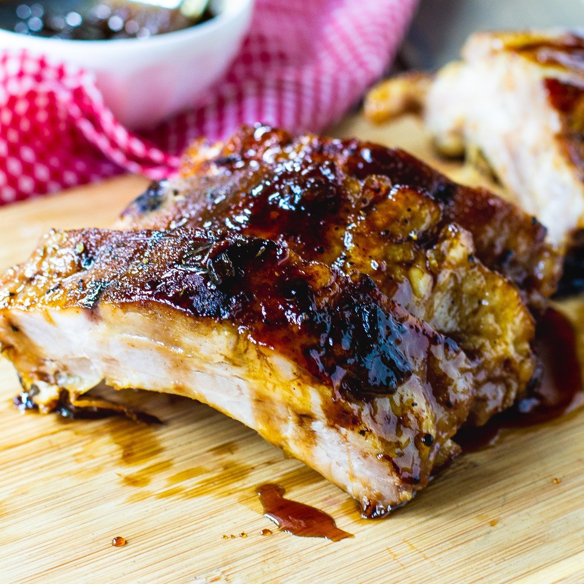 Jack Daniels Ribs on a cutting board.