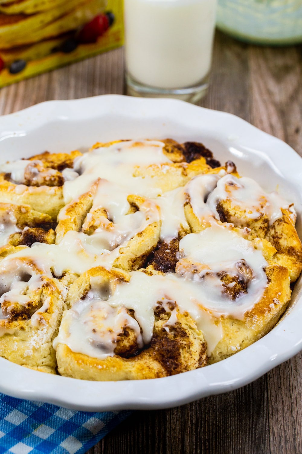 Cinnamon Rolls with glaze in a pie pan.