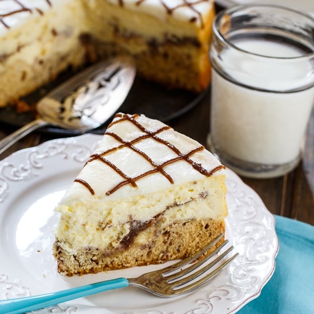 Cinnamon Roll Cheesecake