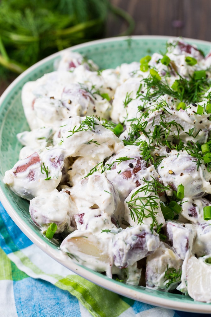 Ensalada de patatas al eneldo cremoso