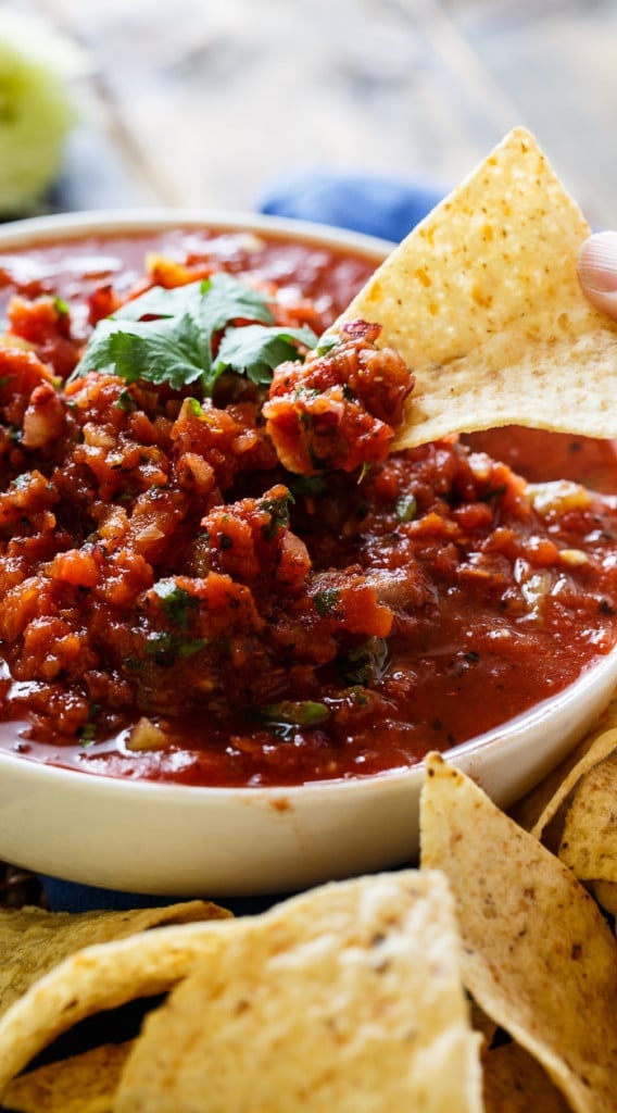 Fire-Roasted Salsa- super easy restaurant-style salsa that takes only minutes to make in a blender.