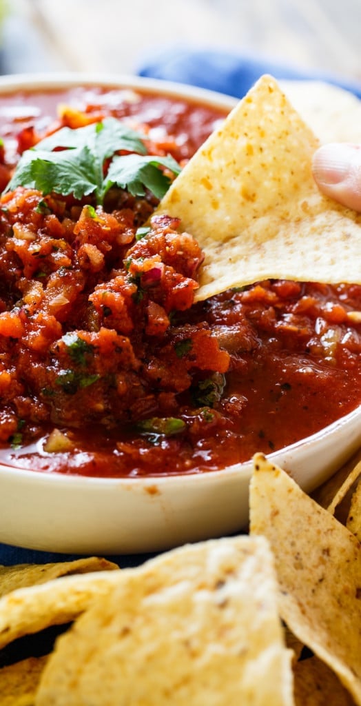 Fire-Roasted Salsa- super easy restaurant-style salsa that takes only minutes to make in a blender.