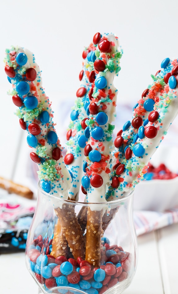 Firecracker Pretzel Rods for the 4th of July. Pop Rocks candy create little explosions in your mouth!