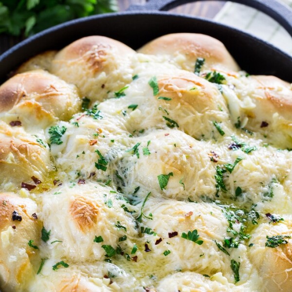 Cheesy Garlic Skillet Rolls