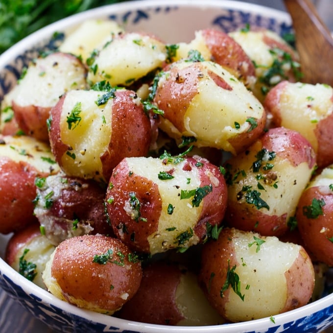 Boiled Red Potatoes With Garlic And Butter : Roasted ...