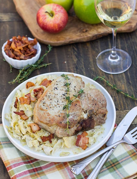 Pork chops with creamy cabbage and apples