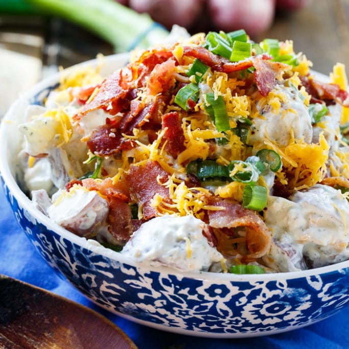 Ensalada de patatas rancheras con bacon