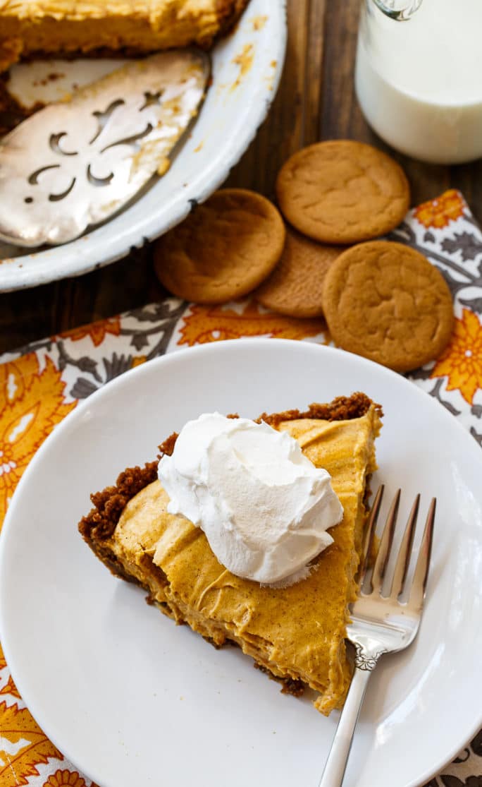 Marshmallow Pumpkin Pie with gingersnap crust