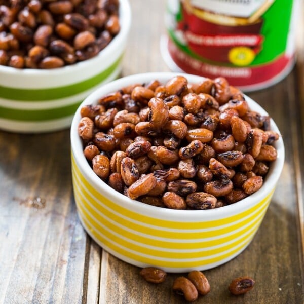 Crispy and spicy Roasted Black-Eyed Peas