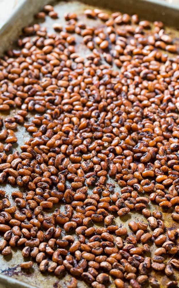 Crispy and spicy Roasted Black-Eyed Peas