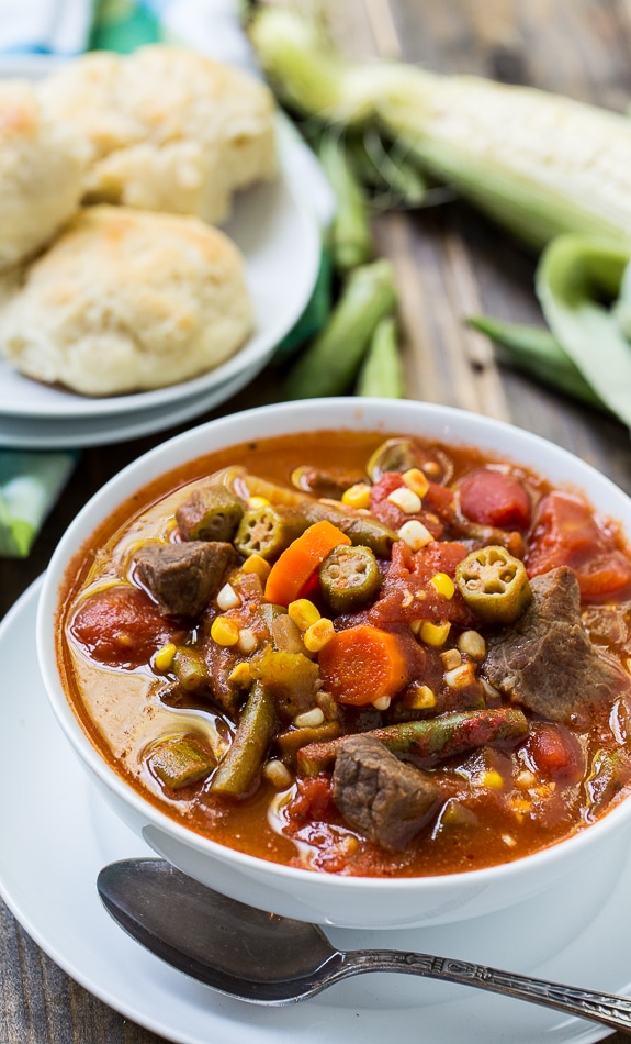 Vegetable Beef Soup - ett utmärkt sätt att använda grönsaker från slutet av sommaren. Kan frysas in och ätas när det svalare vädret kommer.